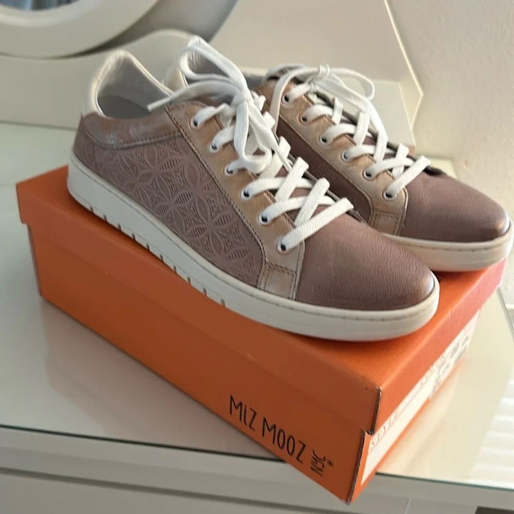 🥳HP🥳 💕 Miz Mooz Nylon & Leather Sneakers - Veronica💕 - Picture 1 of 9